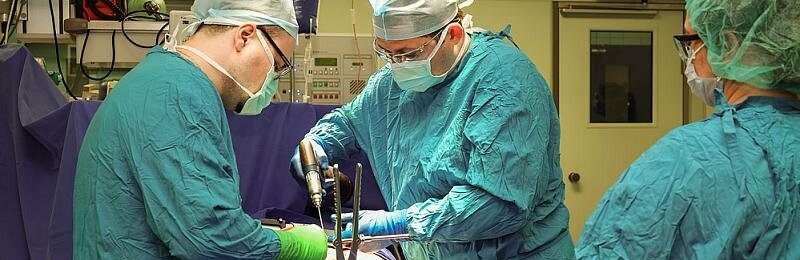 Краснодарские врачи во время сложной операции спасли жизнь женщине
