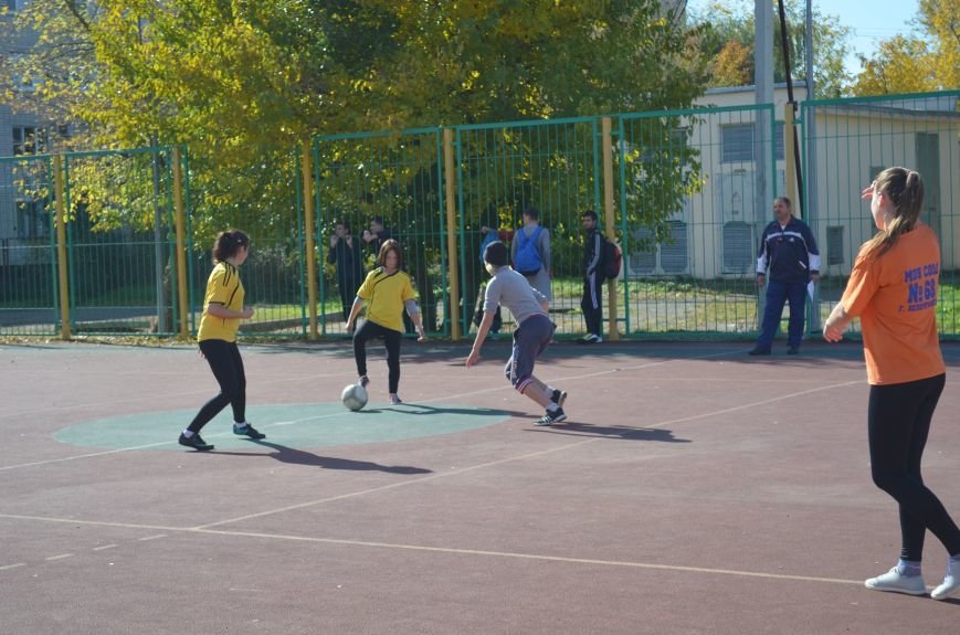 Девчонки тоже умеют играть в футбол!, фото-1